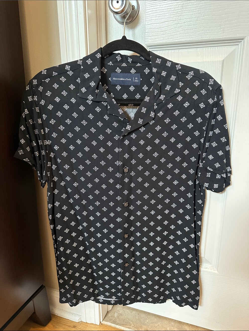 Abercrombie & Fitch Black Short-Sleeve Button-Down with White Geometric Print